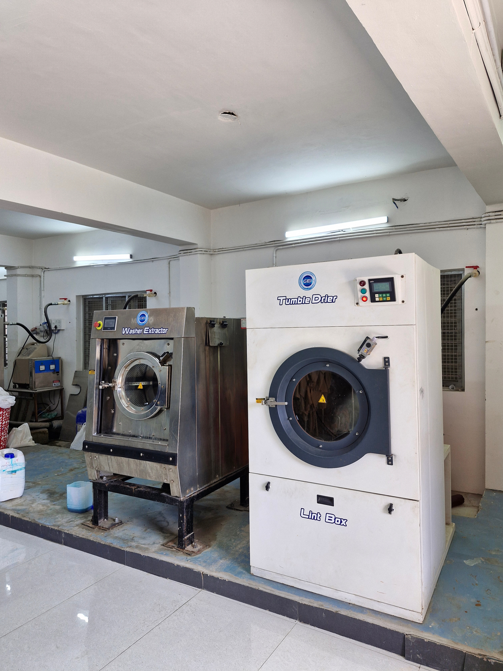 LaundryJi laundry plant with washer extractor and tumble dryer