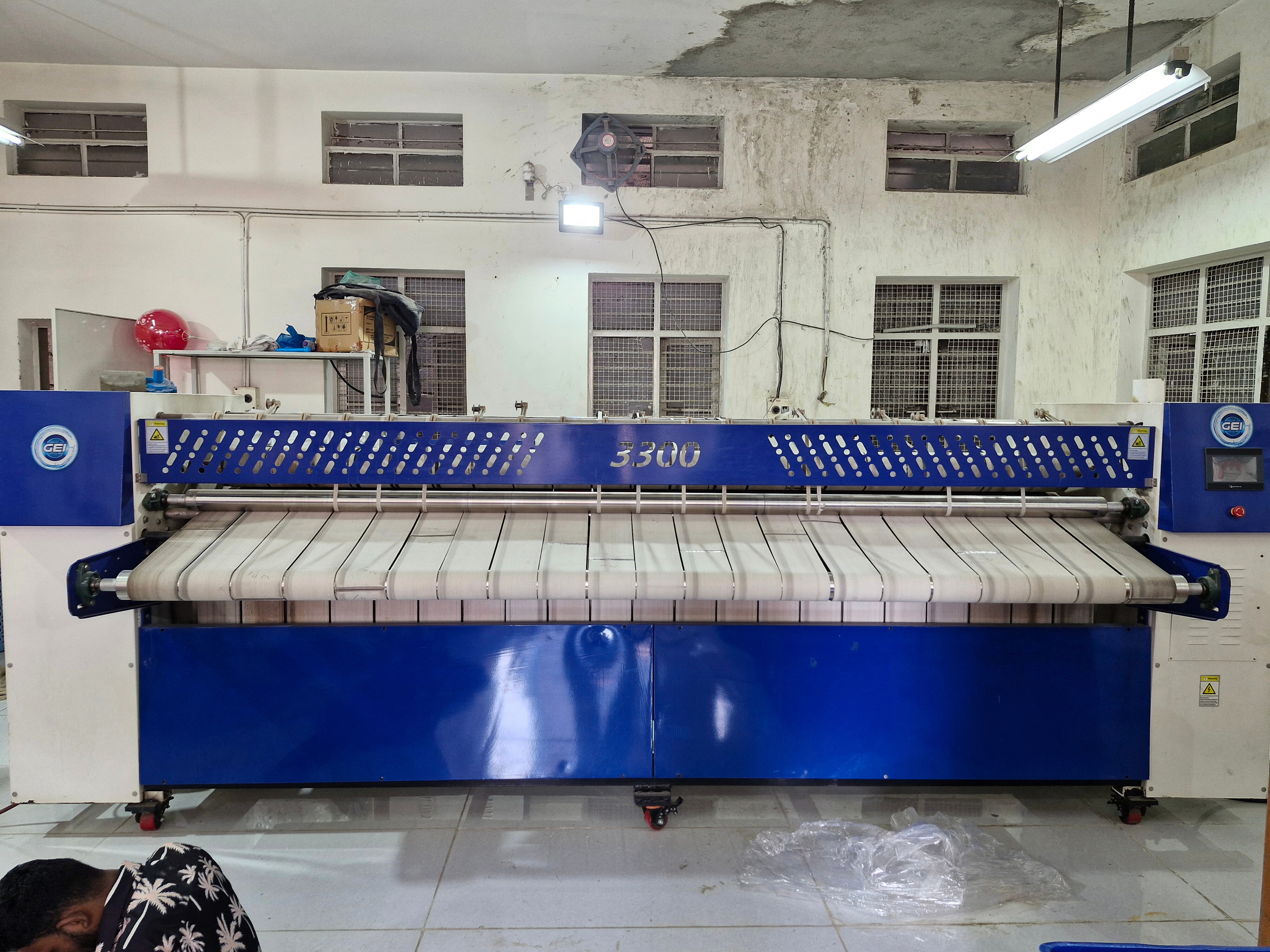 Flatwork ironer for linen finishing
